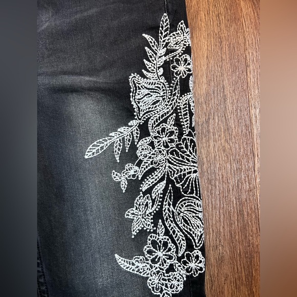 Romeo & Juliet Couture Black and White Skinny Jeans with Embroidery - Picture 2 of 9